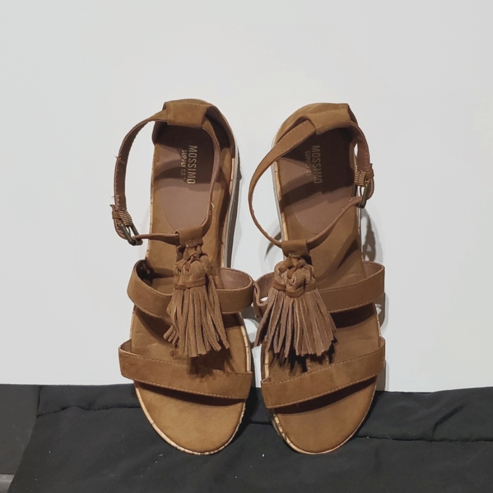 MOSSIMO SUPPLY CO BROWN TASSLE SANDALS SIZE 10